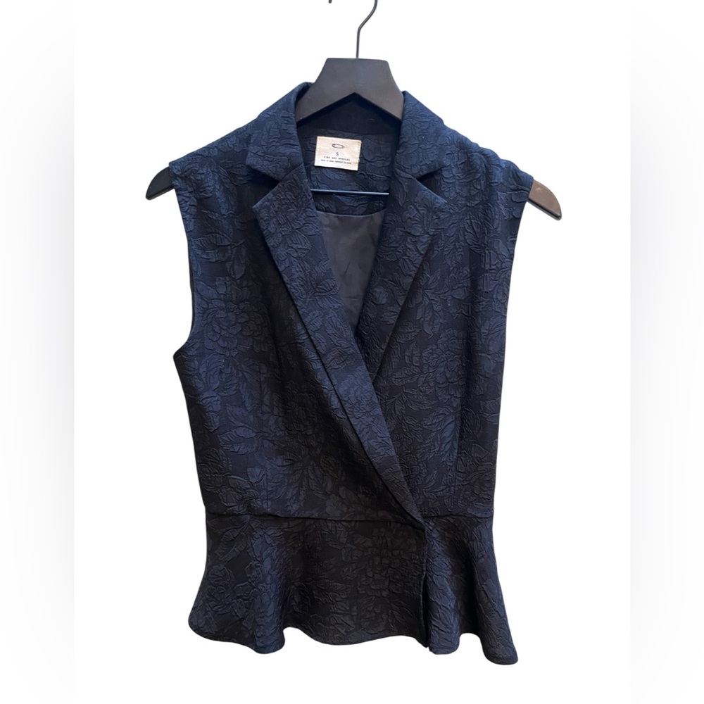 Pins and Needles black tapestry style vest size small
